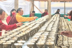 Web-Rinpoche-butterlamp-offering